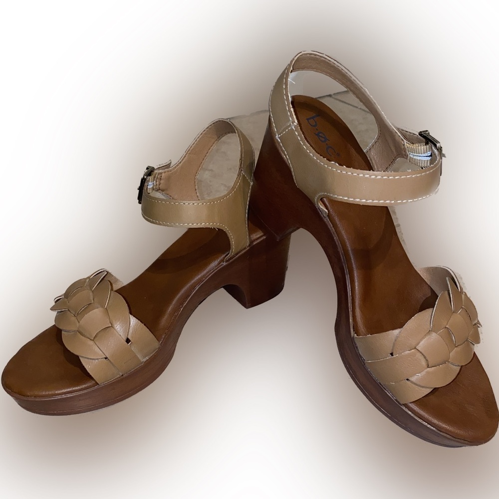 b.o.c. Women’s Gigi sandal, cognac, size 10M excellent condition